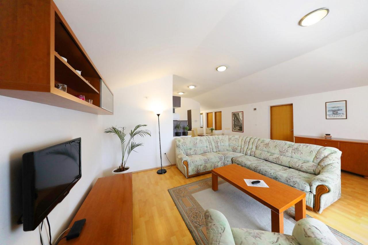 Apartmán Ap Roko&Dina Nin Exteriér fotografie